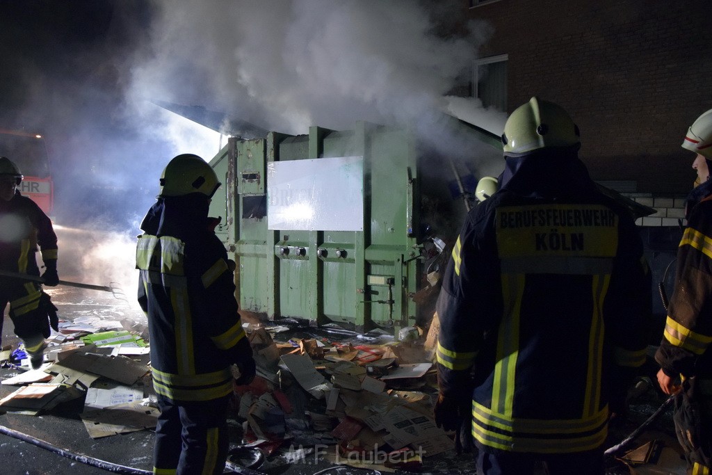 Feuer Papp Presscontainer Koeln Hoehenberg Bochumerstr P252.JPG - Miklos Laubert